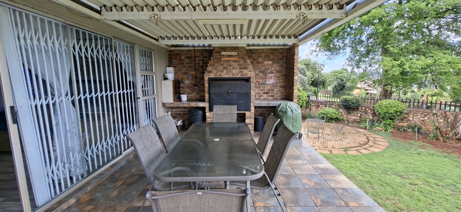 3 Bedroom Property for Sale in Breaunanda Gauteng
