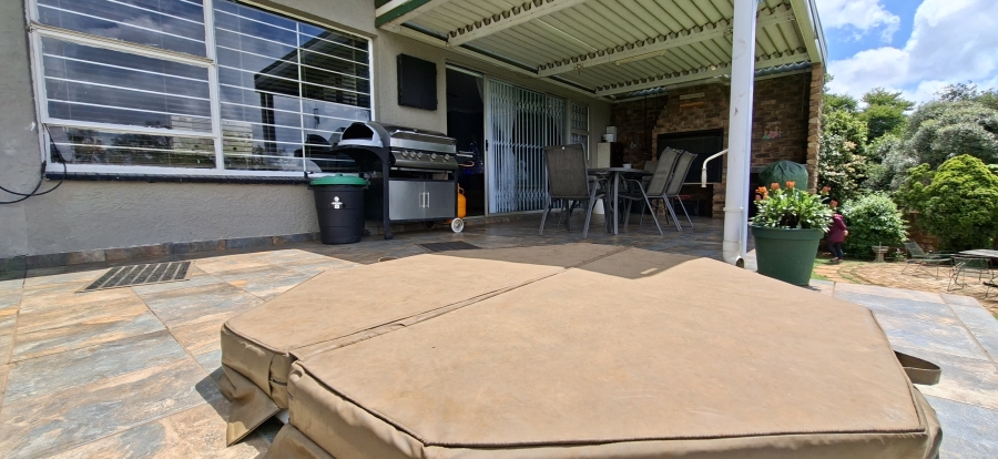 3 Bedroom Property for Sale in Breaunanda Gauteng