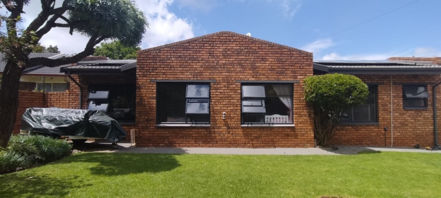 5 Bedroom Property for Sale in Greenhills Gauteng