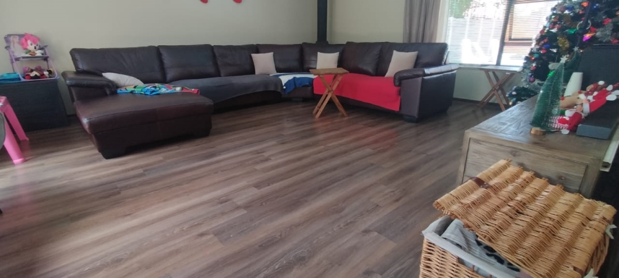 5 Bedroom Property for Sale in Greenhills Gauteng