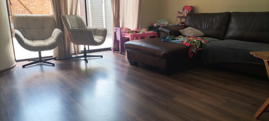 5 Bedroom Property for Sale in Greenhills Gauteng