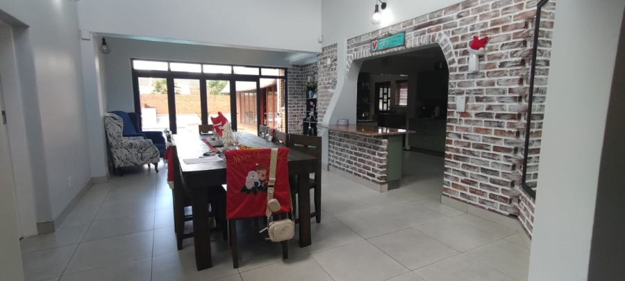 5 Bedroom Property for Sale in Greenhills Gauteng