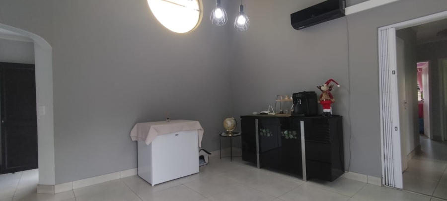 5 Bedroom Property for Sale in Greenhills Gauteng