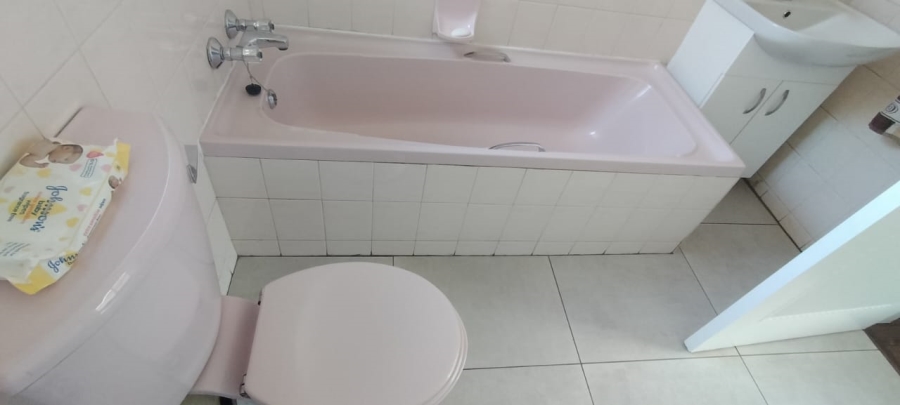 5 Bedroom Property for Sale in Greenhills Gauteng