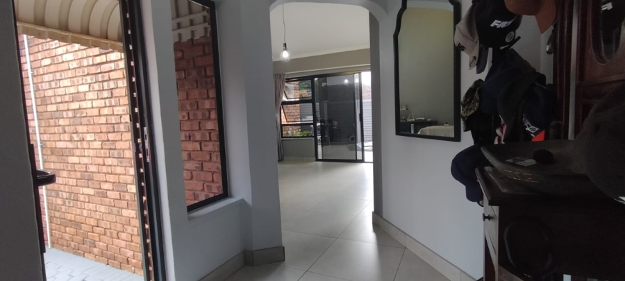 5 Bedroom Property for Sale in Greenhills Gauteng