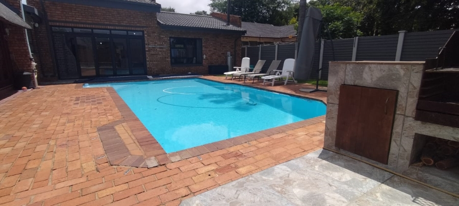 5 Bedroom Property for Sale in Greenhills Gauteng