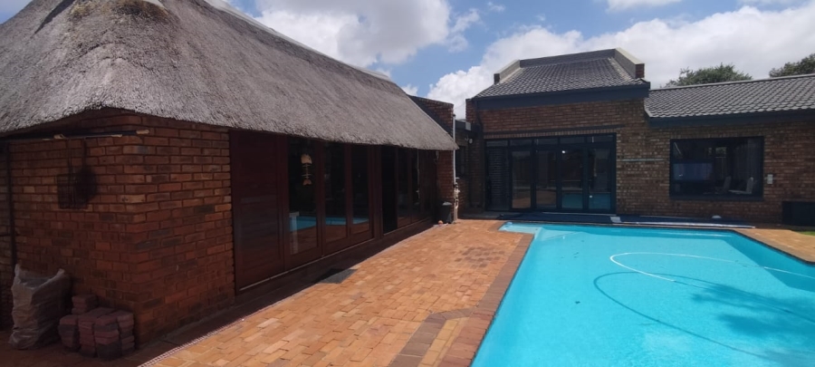 5 Bedroom Property for Sale in Greenhills Gauteng