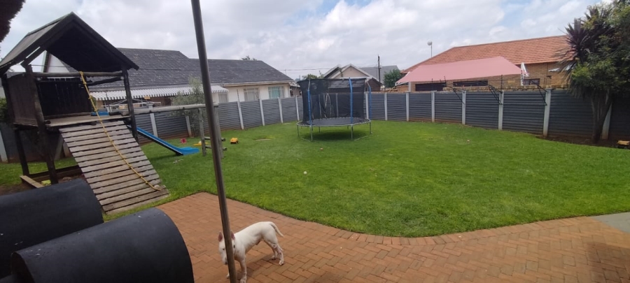 5 Bedroom Property for Sale in Greenhills Gauteng