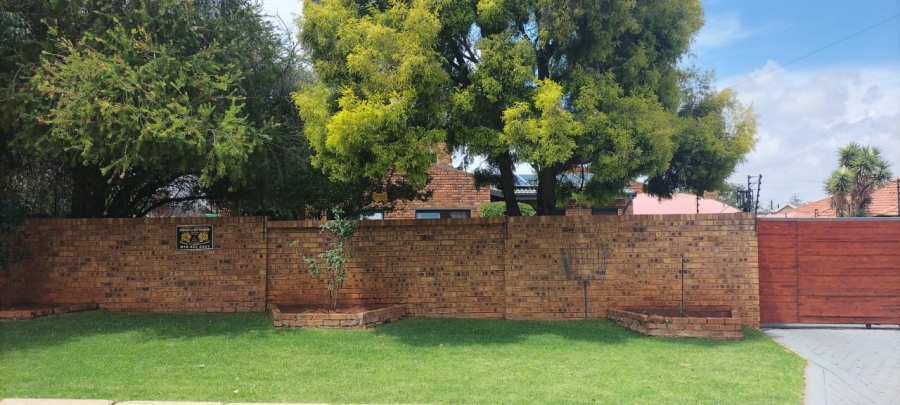 5 Bedroom Property for Sale in Greenhills Gauteng