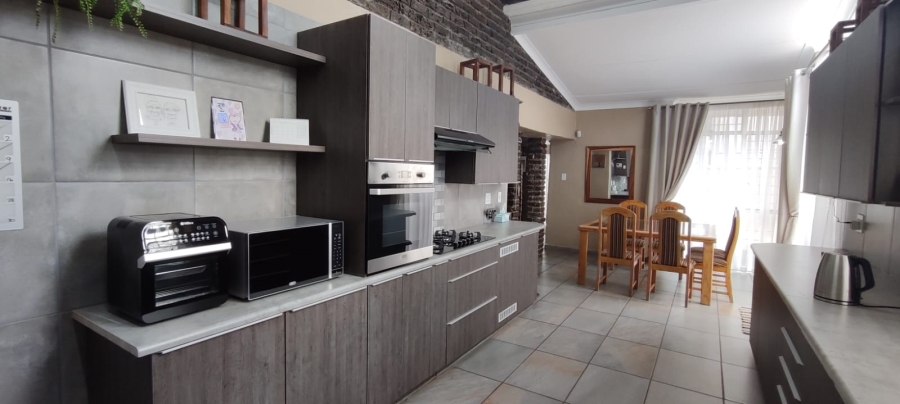 3 Bedroom Property for Sale in Greenhills Gauteng