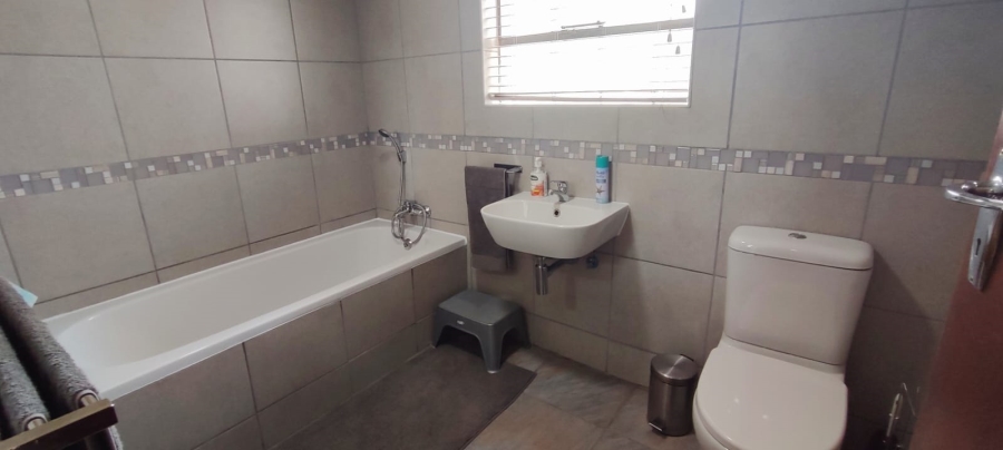 3 Bedroom Property for Sale in Greenhills Gauteng
