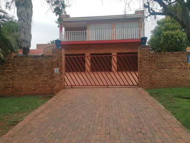 5 Bedroom Property for Sale in Noordkruin Gauteng