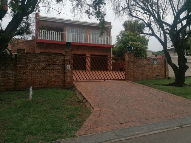 5 Bedroom Property for Sale in Noordkruin Gauteng