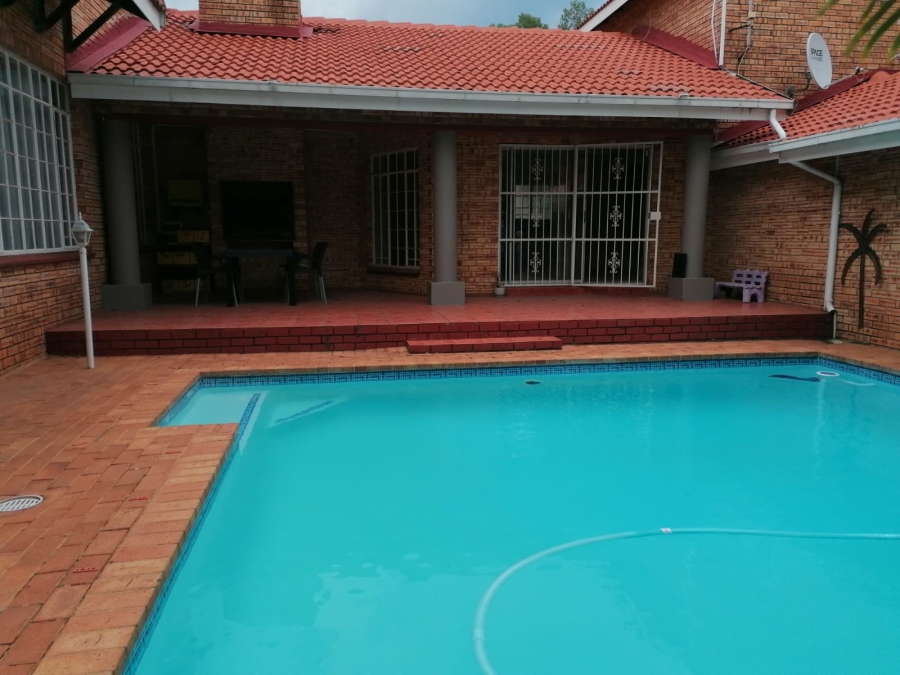 5 Bedroom Property for Sale in Noordkruin Gauteng