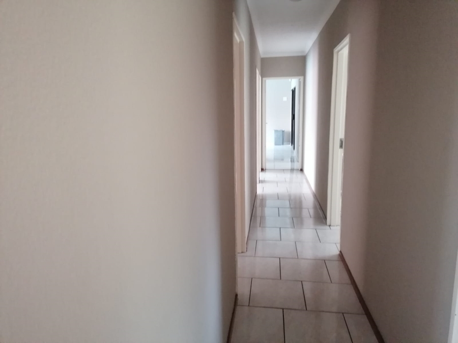 5 Bedroom Property for Sale in Noordkruin Gauteng