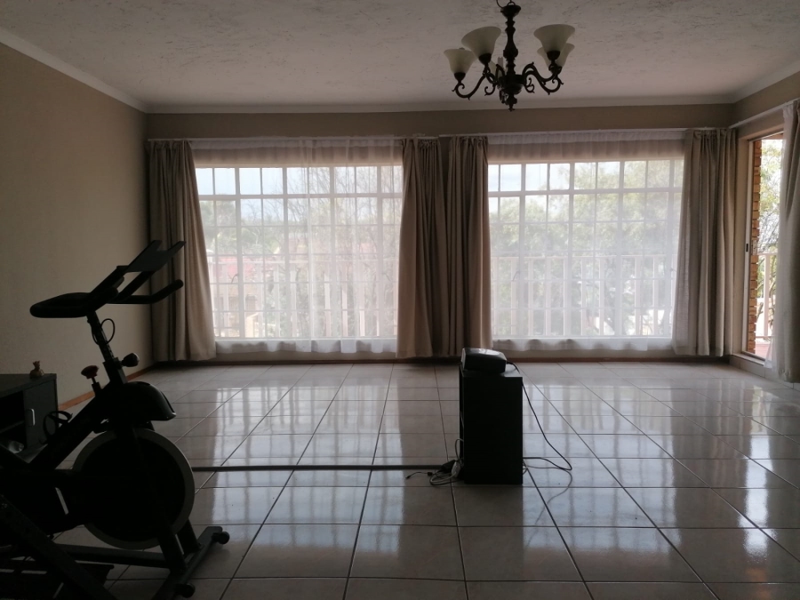 5 Bedroom Property for Sale in Noordkruin Gauteng