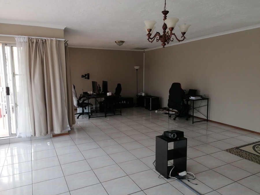 5 Bedroom Property for Sale in Noordkruin Gauteng