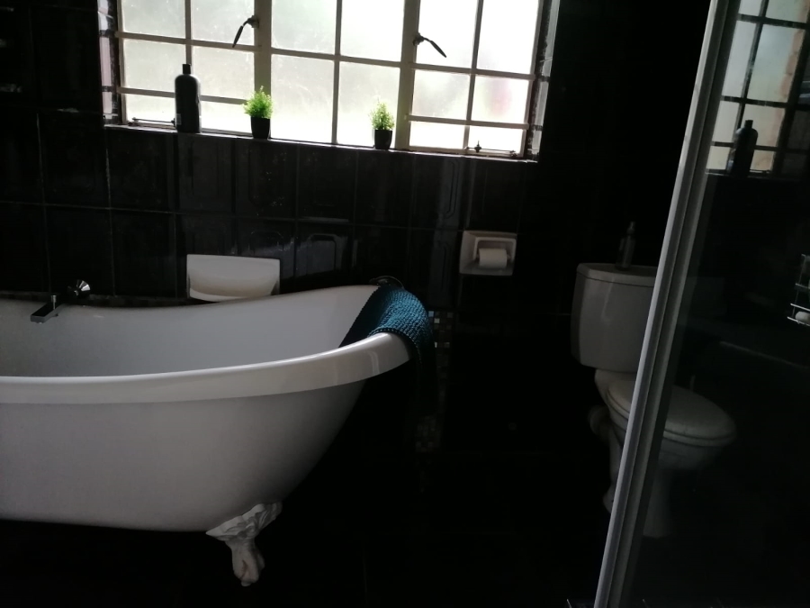 5 Bedroom Property for Sale in Noordkruin Gauteng