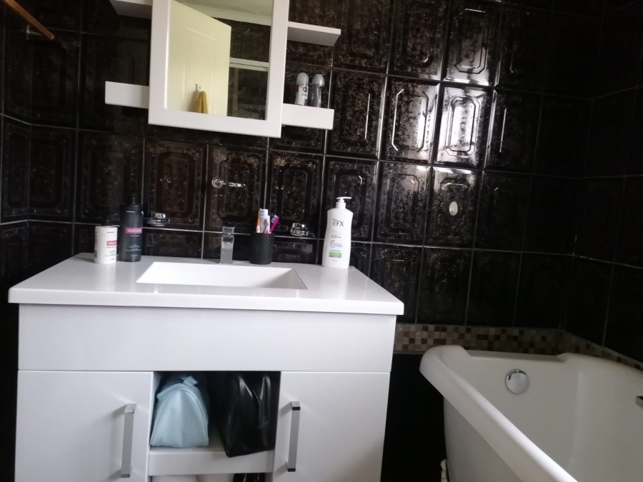 5 Bedroom Property for Sale in Noordkruin Gauteng