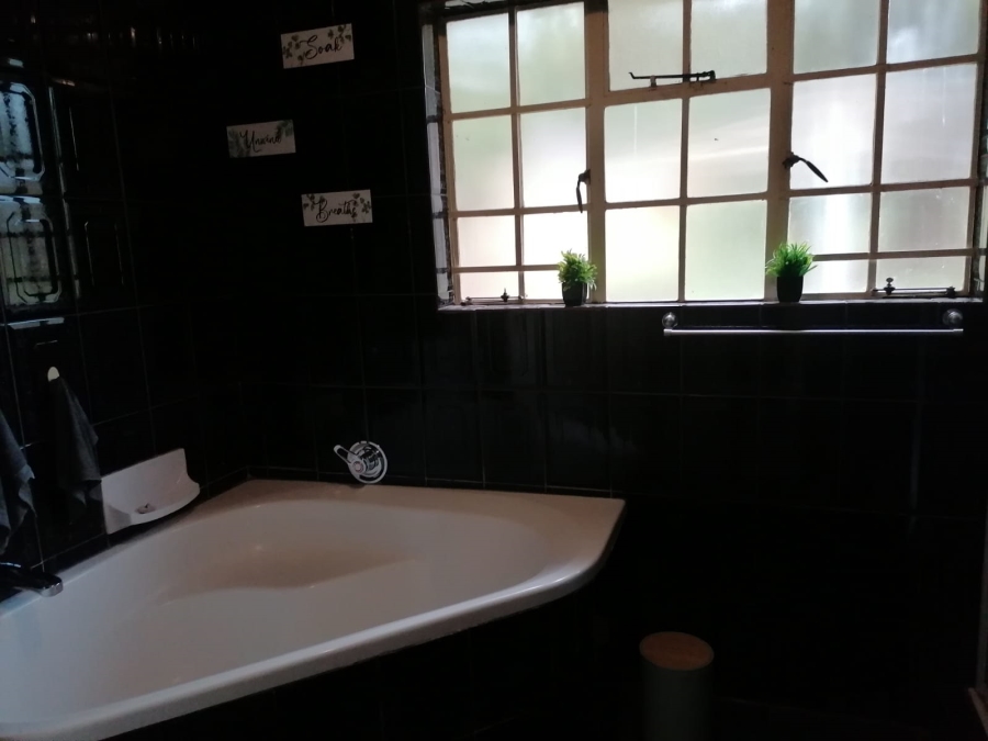 5 Bedroom Property for Sale in Noordkruin Gauteng