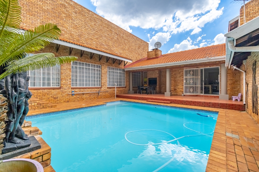 5 Bedroom Property for Sale in Noordkruin Gauteng