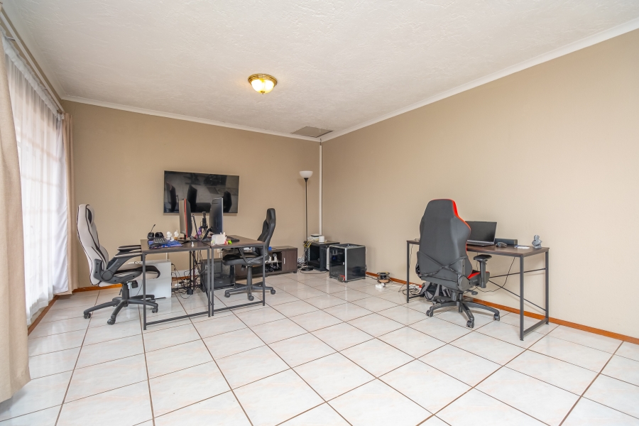 5 Bedroom Property for Sale in Noordkruin Gauteng