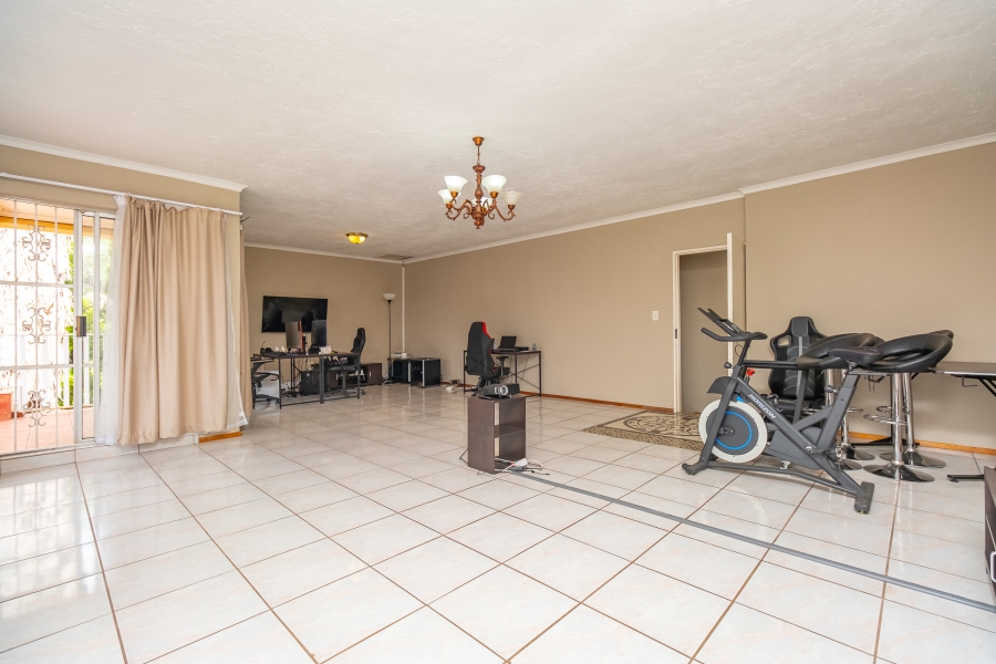 5 Bedroom Property for Sale in Noordkruin Gauteng