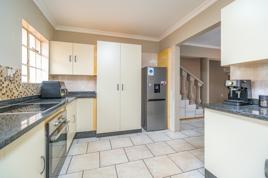 5 Bedroom Property for Sale in Noordkruin Gauteng