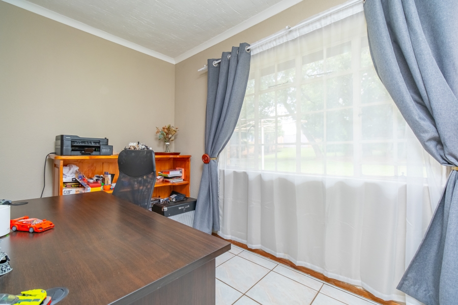 5 Bedroom Property for Sale in Noordkruin Gauteng