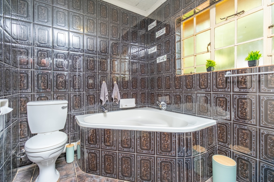 5 Bedroom Property for Sale in Noordkruin Gauteng