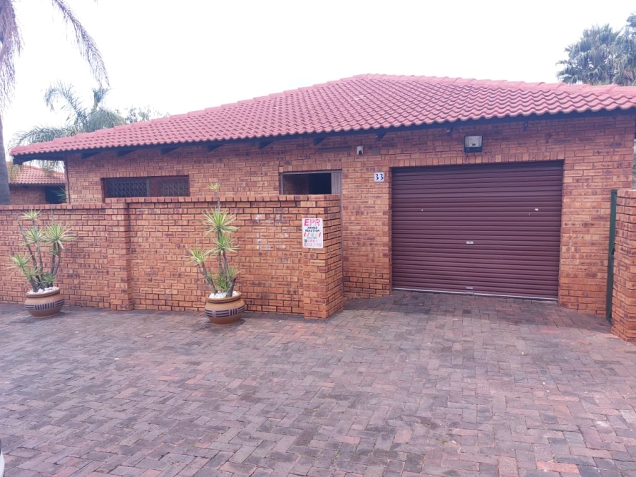 2 Bedroom Property for Sale in Noordheuwel Gauteng