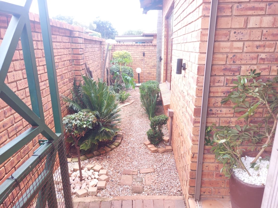 2 Bedroom Property for Sale in Noordheuwel Gauteng