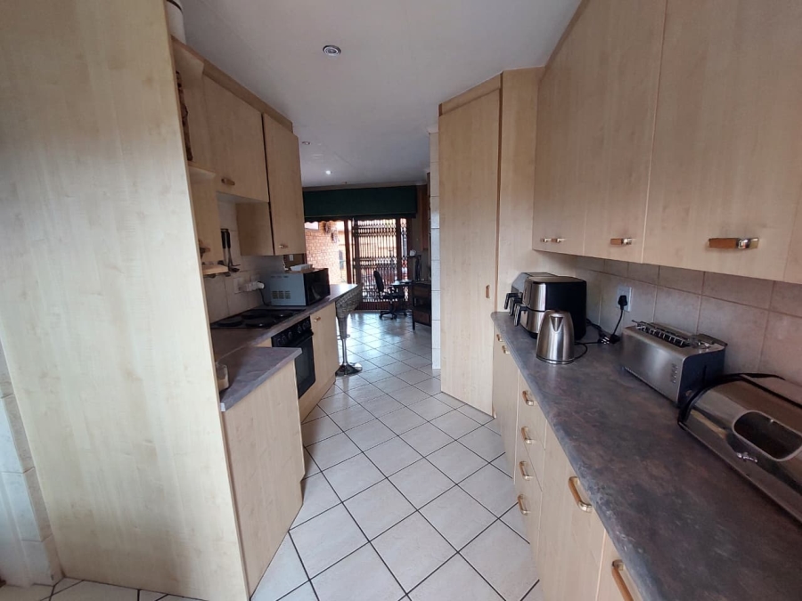 2 Bedroom Property for Sale in Noordheuwel Gauteng