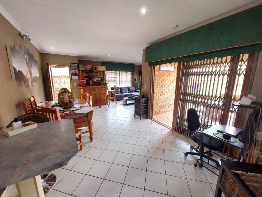 2 Bedroom Property for Sale in Noordheuwel Gauteng