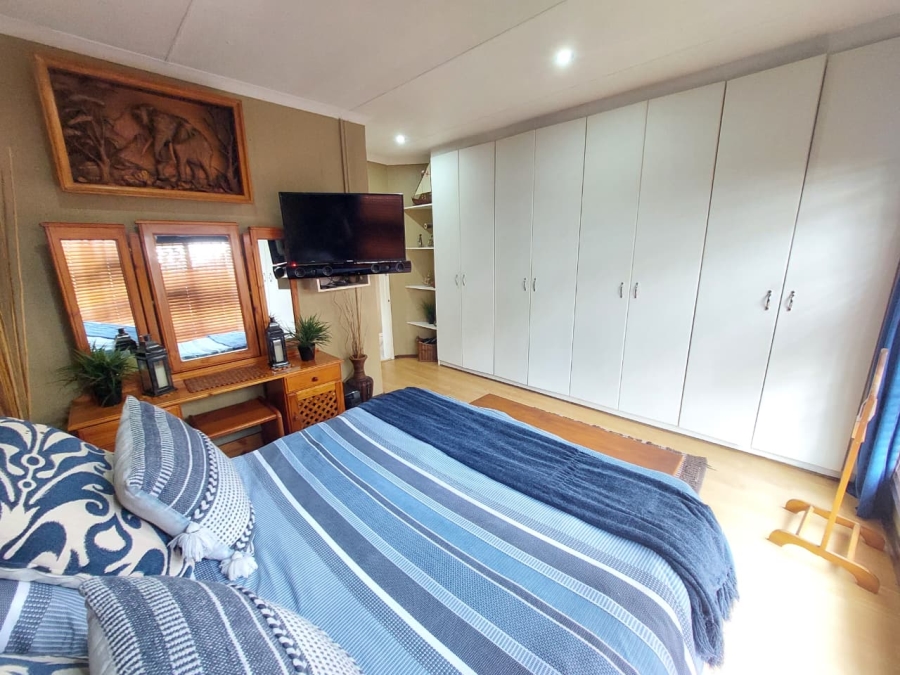 2 Bedroom Property for Sale in Noordheuwel Gauteng