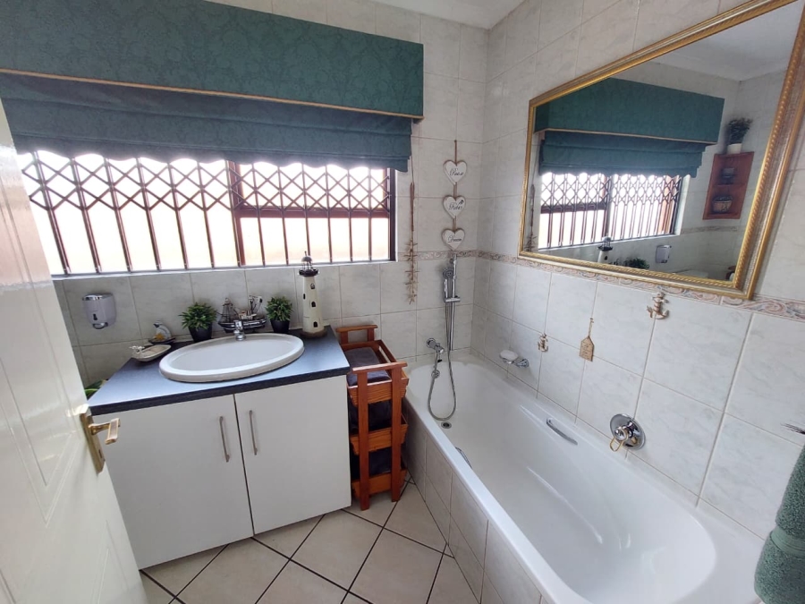2 Bedroom Property for Sale in Noordheuwel Gauteng