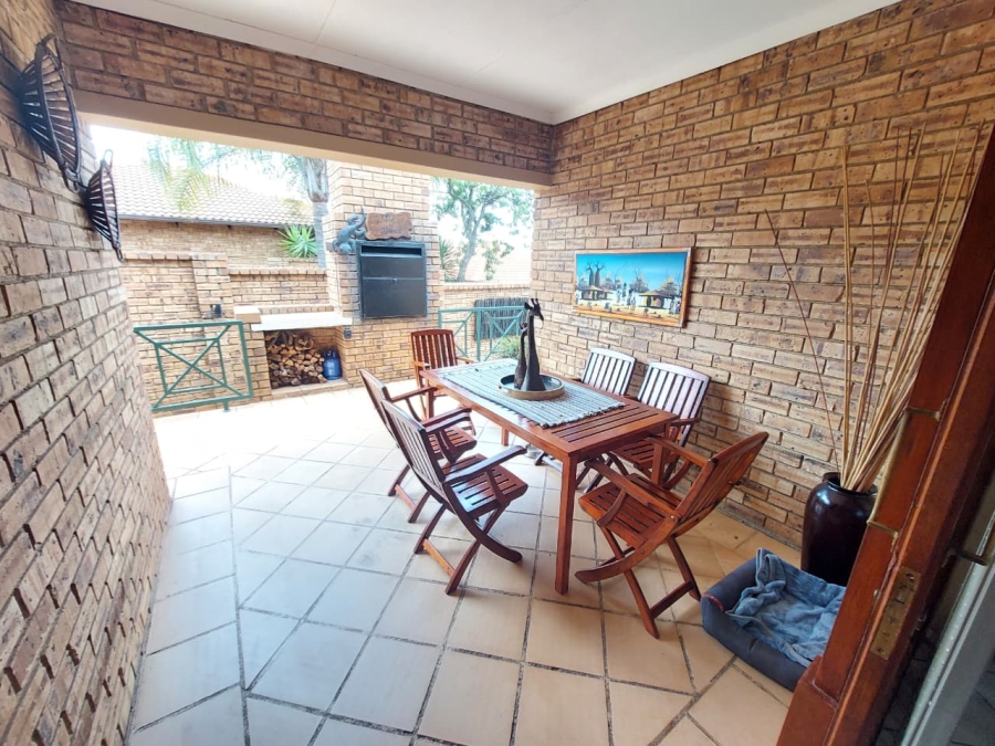 2 Bedroom Property for Sale in Noordheuwel Gauteng