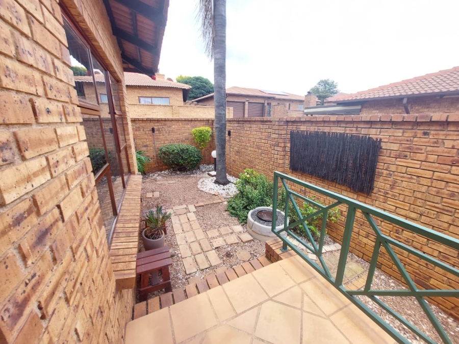 2 Bedroom Property for Sale in Noordheuwel Gauteng