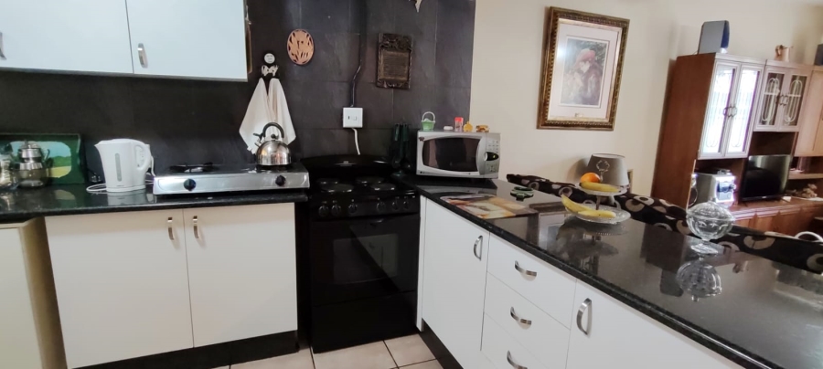 2 Bedroom Property for Sale in Greenhills Gauteng