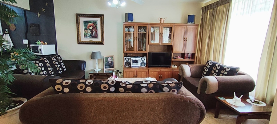 2 Bedroom Property for Sale in Greenhills Gauteng