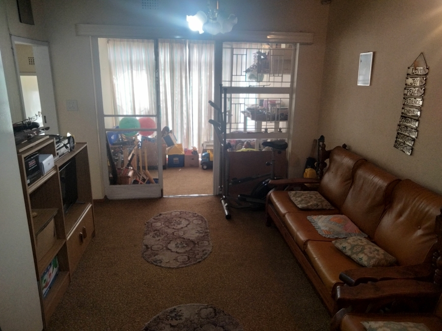 6 Bedroom Property for Sale in Rant En Dal Gauteng