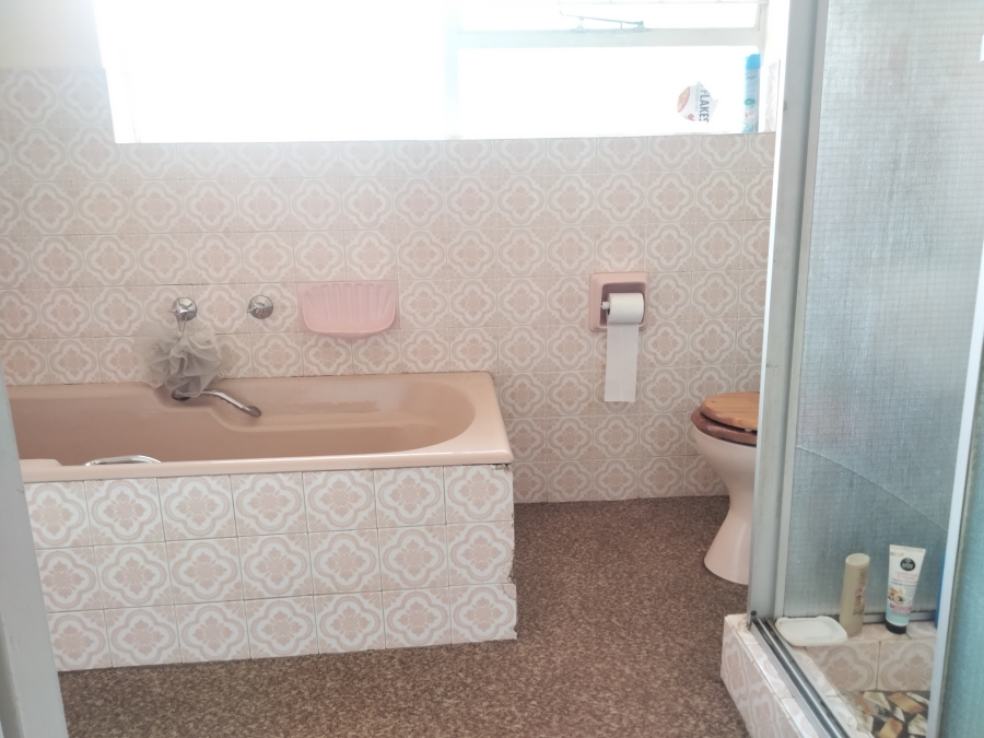 6 Bedroom Property for Sale in Rant En Dal Gauteng