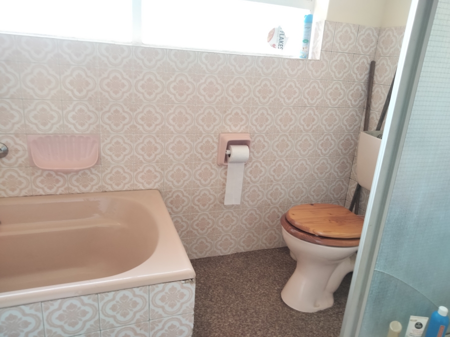 6 Bedroom Property for Sale in Rant En Dal Gauteng