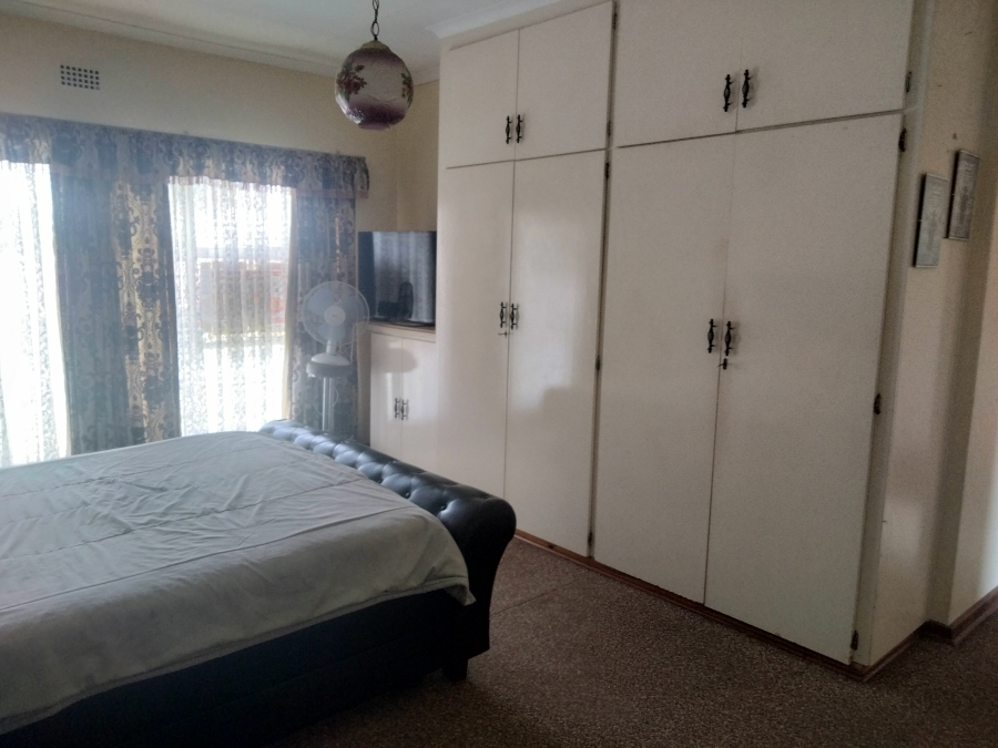 6 Bedroom Property for Sale in Rant En Dal Gauteng