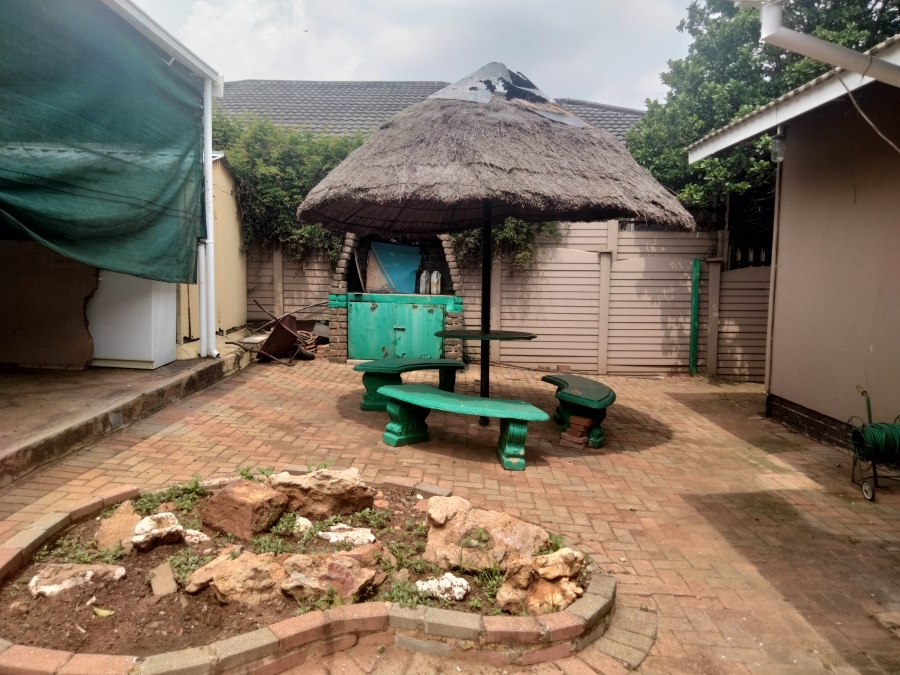 6 Bedroom Property for Sale in Rant En Dal Gauteng