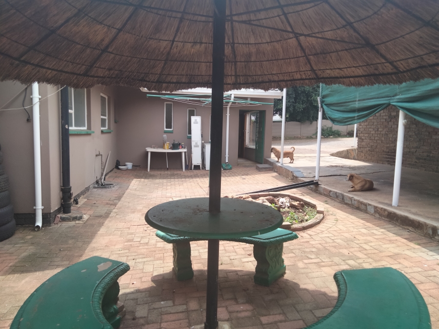 6 Bedroom Property for Sale in Rant En Dal Gauteng