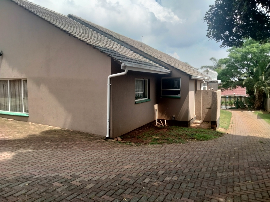 6 Bedroom Property for Sale in Rant En Dal Gauteng
