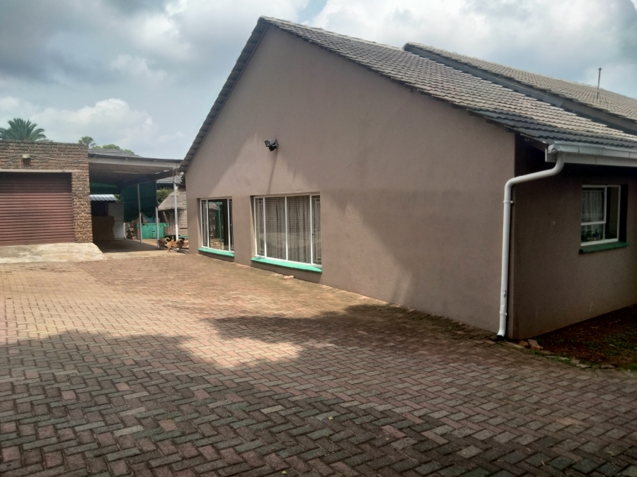 6 Bedroom Property for Sale in Rant En Dal Gauteng