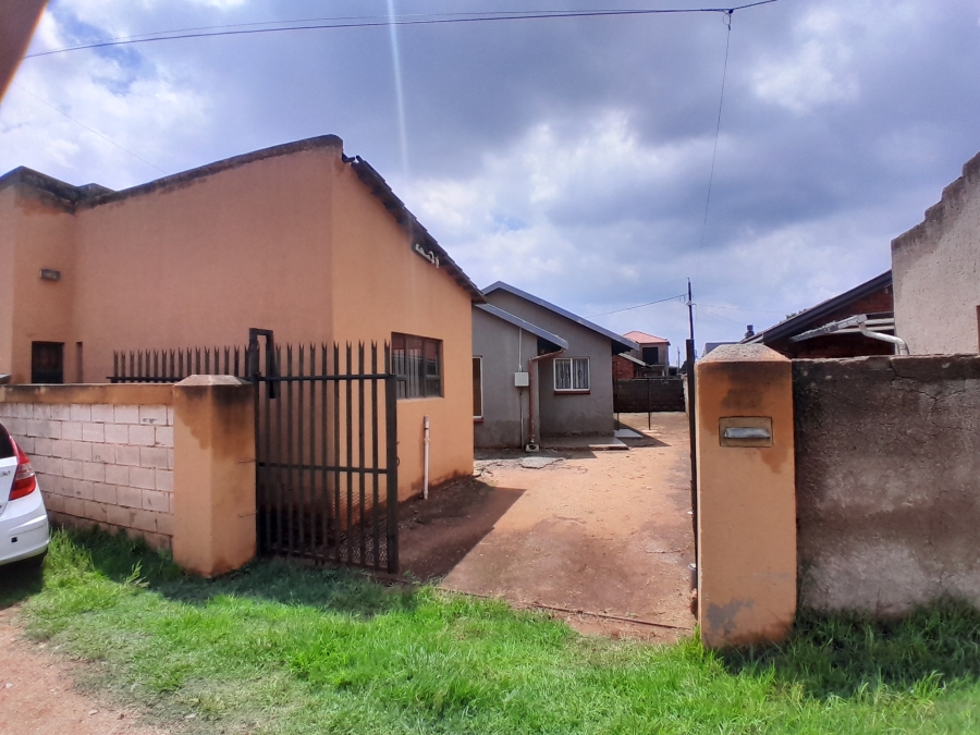 4 Bedroom Property for Sale in Protea Glen Gauteng