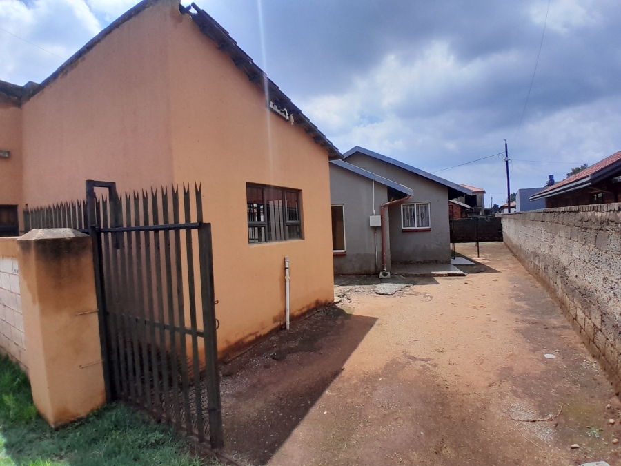 4 Bedroom Property for Sale in Protea Glen Gauteng
